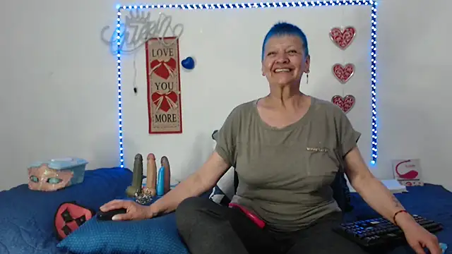 Snapshot of loquitaqueen011 chatting on March 8, 2025, 8:57 pm loquitaqueen011 online show from March 8, 2025, 8:57 pm