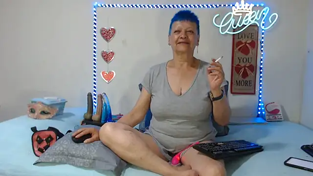 loquitaqueen011 online show from May 13, 2026, 10:38 pm