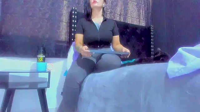 amareto queen online show from October 19, 2025, 7:14 pm