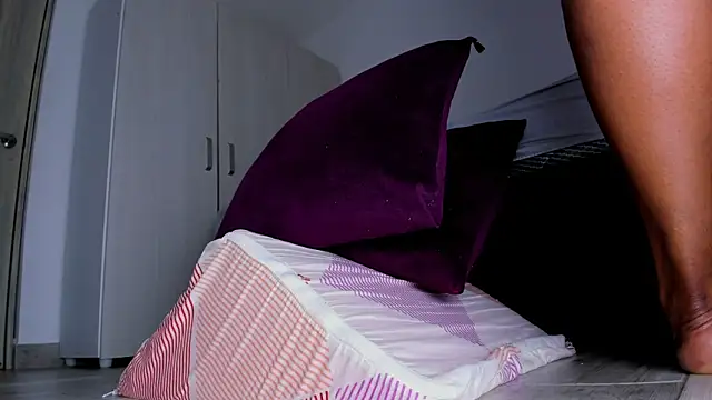 Skarleth69 online show from September 9, 2025, 12:43 am