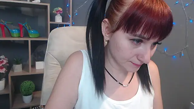 NinaFlawlees online show from November 13, 2025, 1:10 pm