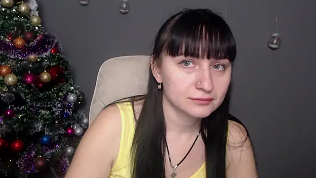 NinaFlawlees online show from December 15, 2025, 1:04 pm