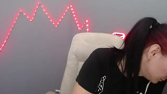 NinaFlawlees online show from March 13, 2026, 6:42 am