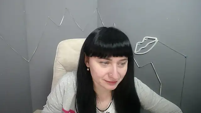 NinaFlawlees online show from April 10, 2026, 12:10 pm