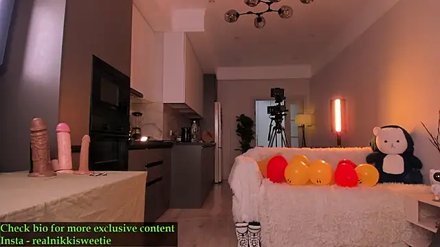 Snapshot of nikkisweetie chatting on June 1, 2026, 4:14 am nikkisweetie online show from June 1, 2026, 4:14 am