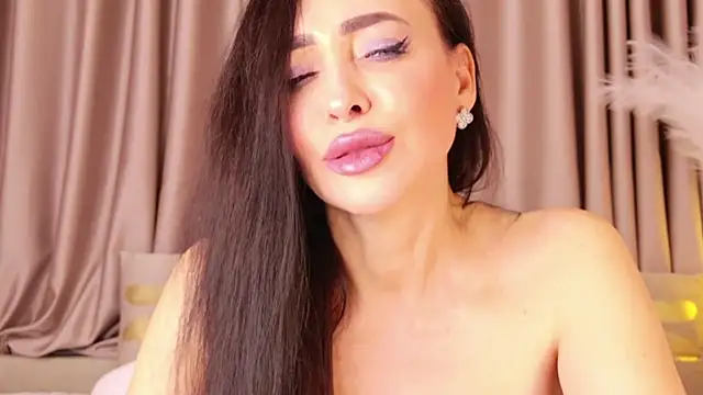 Snapshot of NaomiBlack35 chatting on January 27, 2025, 6:52 pm NaomiBlack35 online show from January 27, 2025, 6:52 pm