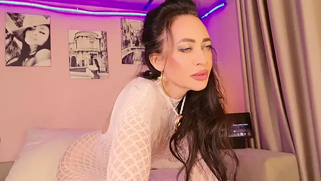 Snapshot of NaomiBlack35 chatting on October 8, 2025, 7:00 pm NaomiBlack35 online show from October 8, 2025, 7:00 pm