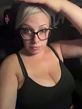 Snapshot of EvaWelly chatting on June 27, 2026, 8:25 pm EvaWelly online show from June 27, 2026, 8:25 pm