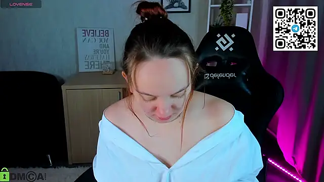 Fera1 Berry online show from April 19, 2026, 12:54 am