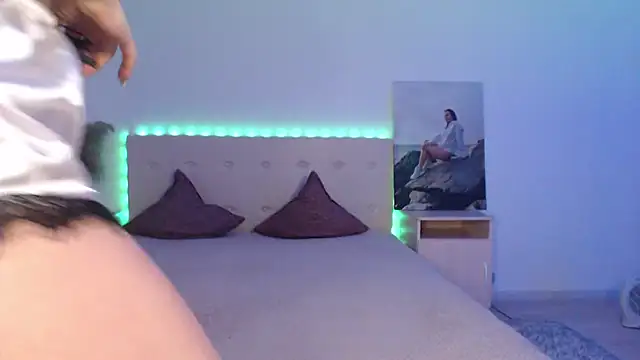 RoxannePure online show from November 20, 2025, 4:23 am