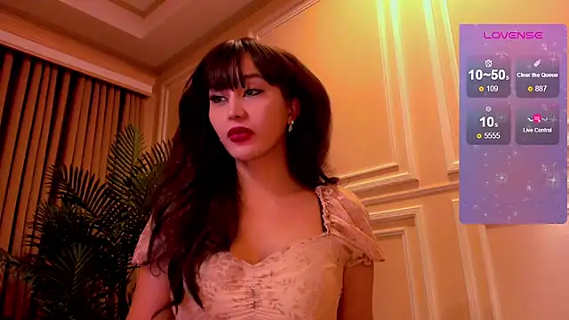 YOURCRISTINAS online show from November 19, 2025, 1:44 pm