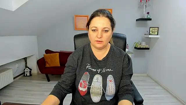 LollaGirl online show from January 9, 2026, 4:15 am