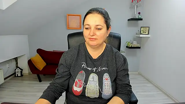 LollaGirl online show from January 19, 2026, 4:27 am