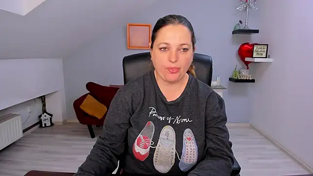 LollaGirl online show from March 25, 2026, 4:18 am