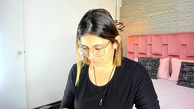 SarahDeyvis online show from September 18, 2025, 6:21 pm