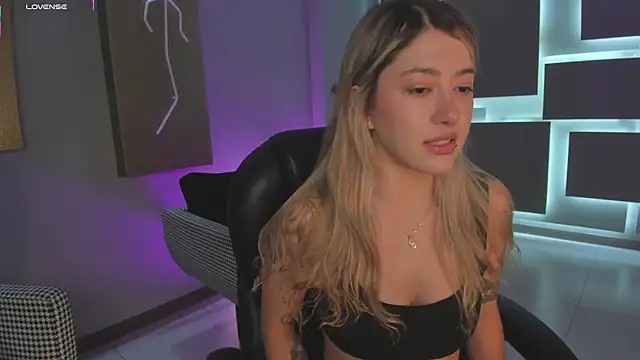 EveBensonX online show from December 15, 2025, 12:42 pm