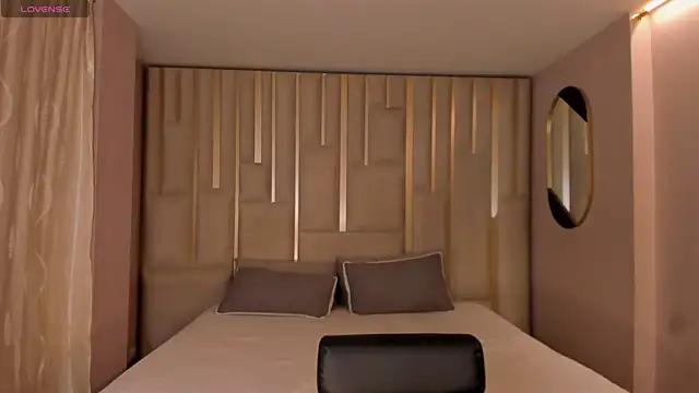 EveBensonX online show from April 18, 2026, 7:51 pm