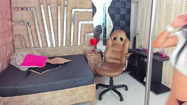 cute sassy online show from June 15, 2026, 3:36 pm