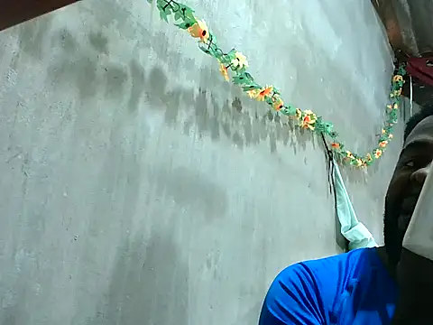 2ocmaxi online show from November 13, 2025, 8:08 pm