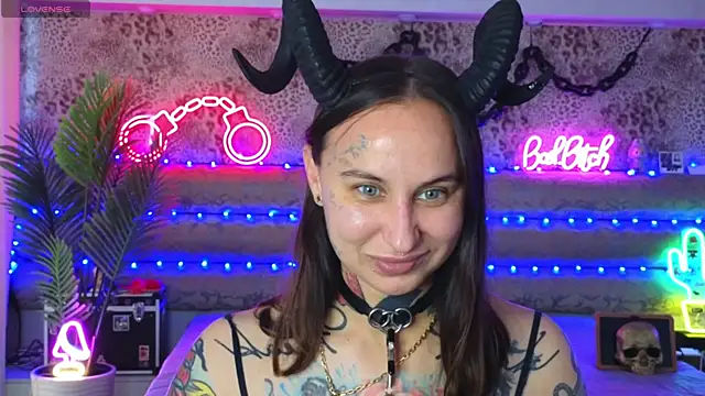 Cool Freak  online show from June 7, 2026, 10:08 am
