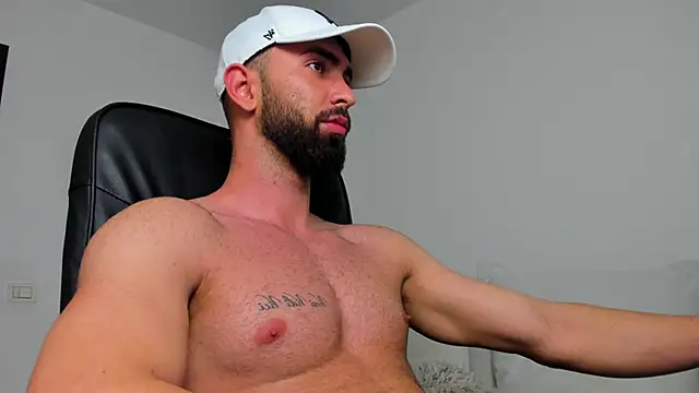 MichaelMasterss online show from December 18, 2024, 11:40 pm