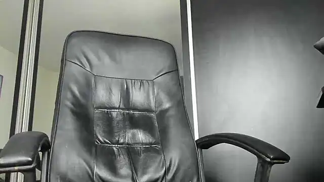 MichaelMasterss online show from January 13, 2025, 11:27 pm