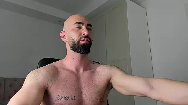 MichaelMasterss online show from April 15, 2026, 9:26 pm