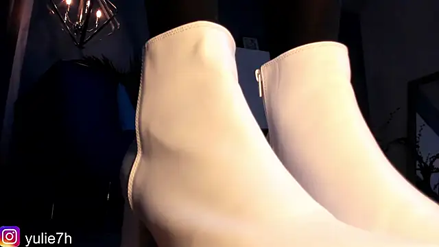  Jessy Moon  online show from December 18, 2025, 11:33 pm