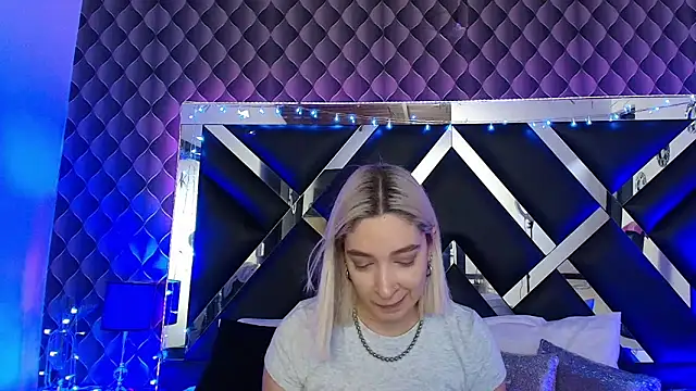 victoriaa lee  online show from March 21, 2026, 7:06 pm