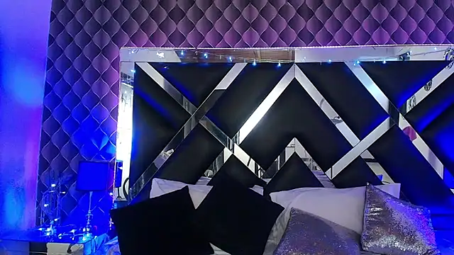 victoriaa lee  online show from April 10, 2026, 7:18 pm