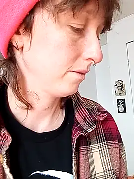 mossy kiss online show from February 13, 2025, 3:46 pm