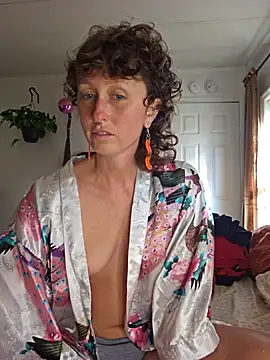 mossy kiss online show from November 1, 2025, 8:22 pm