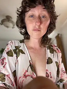 mossy kiss online show from March 1, 2026, 7:16 pm