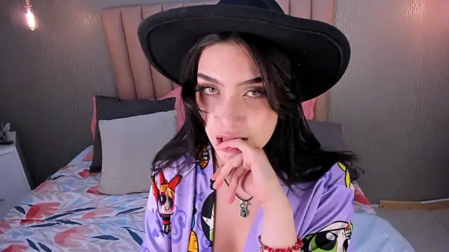 Alexa Thaylor  online show from January 21, 2025, 8:21 pm