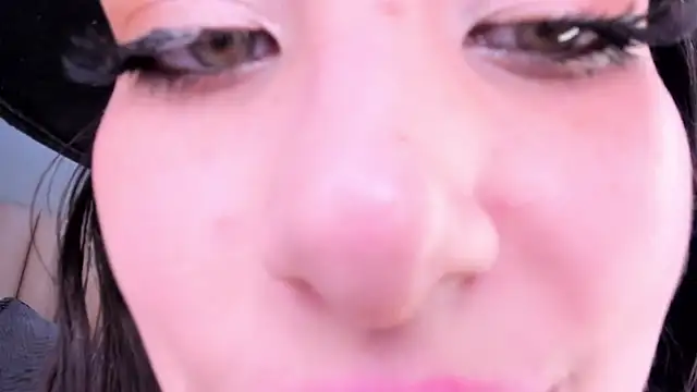 Alexa Thaylor  online show from January 30, 2025, 8:42 pm