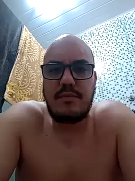 RobertoBuzios22 online show from December 15, 2024, 6:26 pm