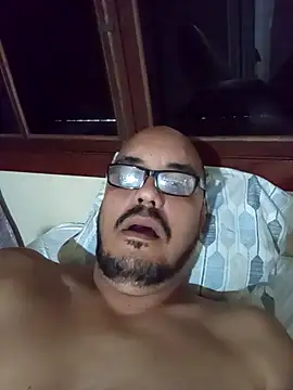 RobertoBuzios22 online show from September 26, 2025, 8:24 pm