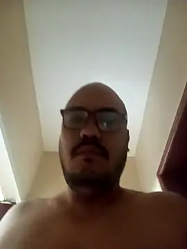 RobertoBuzios22 online show from March 5, 2026, 1:29 pm