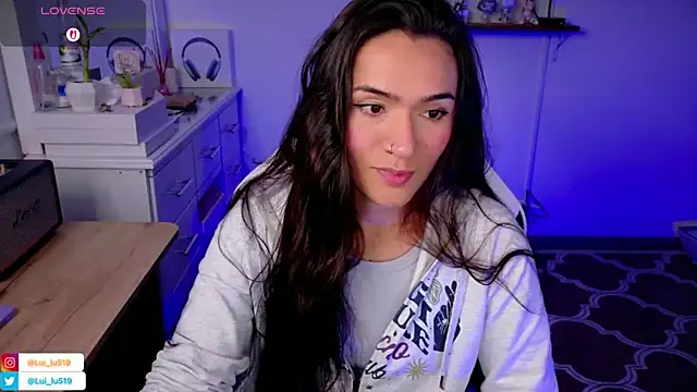 ImLui lu online show from December 1, 2025, 8:47 pm