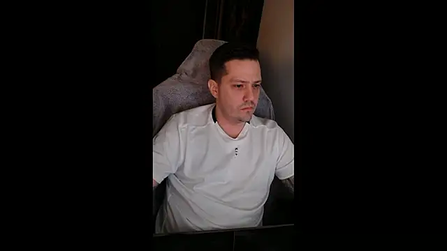 Snapshot of skrottum chatting on March 3, 2025, 8:21 pm skrottum online show from March 3, 2025, 8:21 pm