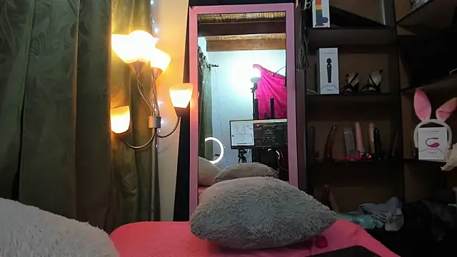 Snapshot of iriss_25 chatting on February 13, 2025, 12:21 pm iriss 25 online show from February 13, 2025, 12:21 pm