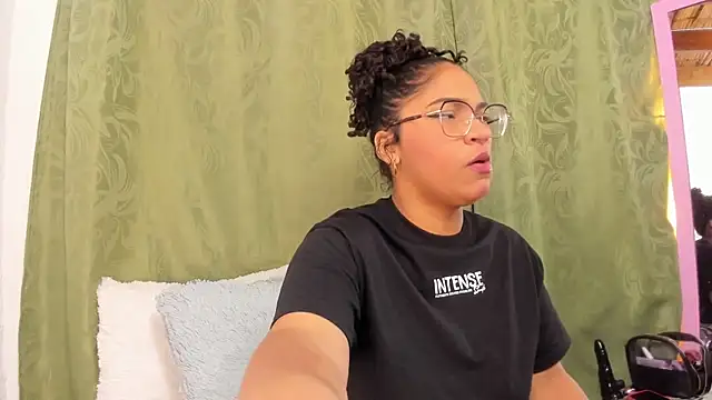 Snapshot of iriss_25 chatting on February 26, 2025, 12:25 pm iriss 25 online show from February 26, 2025, 12:25 pm