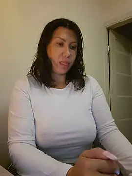 Snapshot of ROXOLANAA_SEXY chatting on June 25, 2026, 9:08 pm ROXOLANAA SEXY online show from June 25, 2026, 9:08 pm