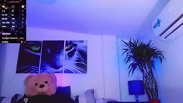 Snapshot of Sophiesweet5 chatting on February 2, 2026, 12:53 am Sophiesweet5 online show from February 2, 2026, 12:53 am