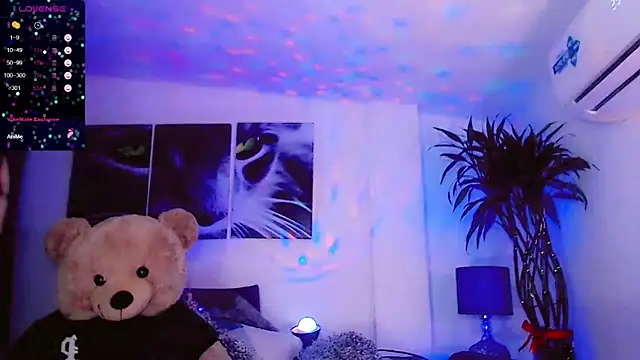 Sophiesweet5 online show from April 18, 2026, 11:25 am