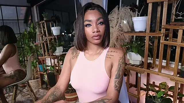 Snapshot of emely_brandon chatting on December 12, 2024, 2:15 am emely brandon online show from December 12, 2024, 2:15 am