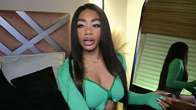 Snapshot of emely_brandon chatting on January 25, 2025, 12:27 am emely brandon online show from January 25, 2025, 12:27 am