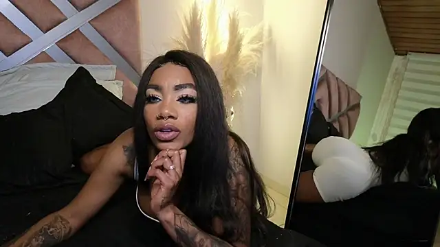 Snapshot of emely_brandon chatting on January 25, 2025, 3:30 am emely brandon online show from January 25, 2025, 3:30 am