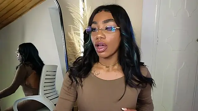 Snapshot of emely_brandon chatting on March 12, 2025, 4:46 pm emely brandon online show from March 12, 2025, 4:46 pm