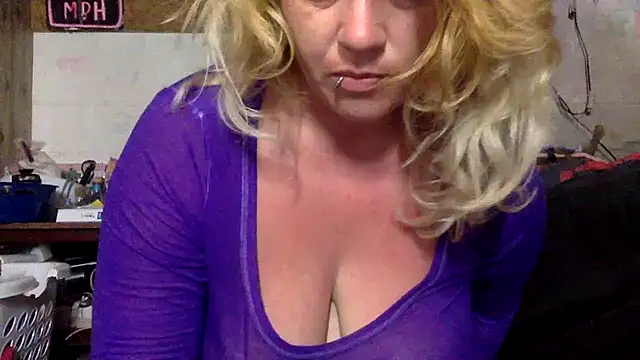 TrashleyRosebud online show from June 3, 2026, 8:14 pm